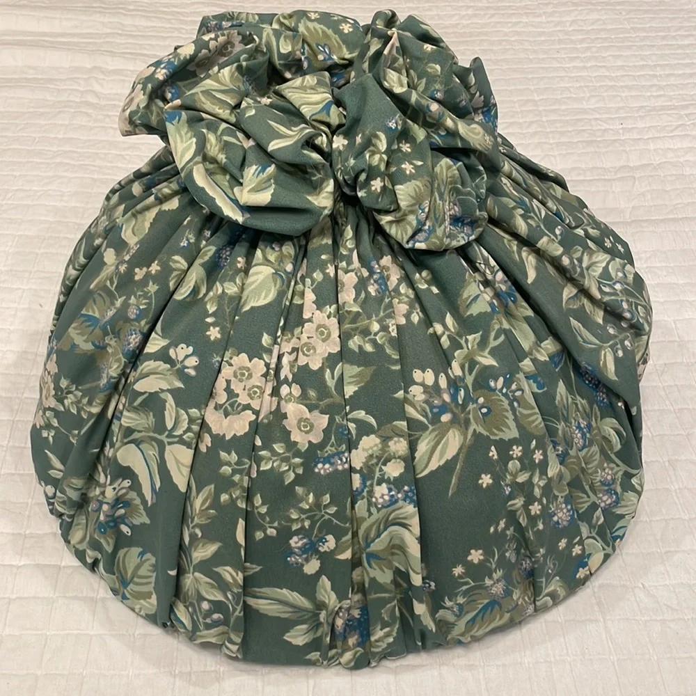 Laura Ashley Bramble pattern light fixture cover lampshade large 18 x 18 x 12“